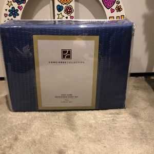 Periwinkle blue microfiber sheet twin size 1 fitted sheet, one flat 2 cases
